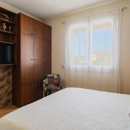 3 Bedroom Stunning In Selca Holiday home *