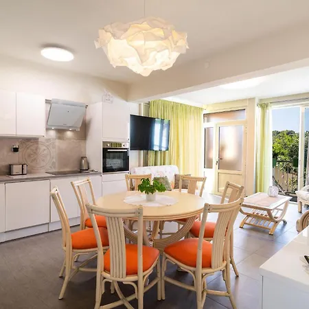 Ferienhaus 3 Bedroom Stunning In Selca (Brac)