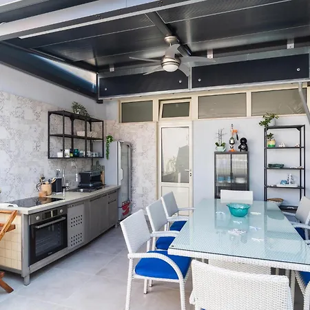 بيت للعطل 3 Bedroom Stunning In *