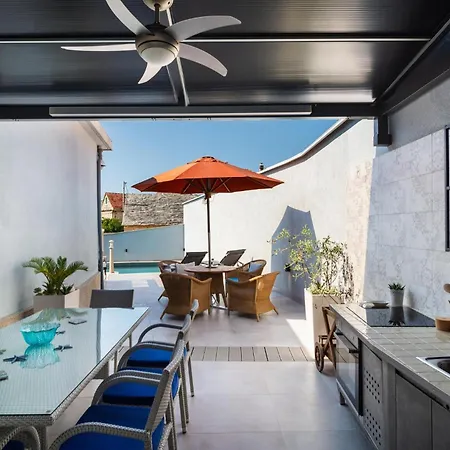 بيت للعطل 3 Bedroom Stunning In *