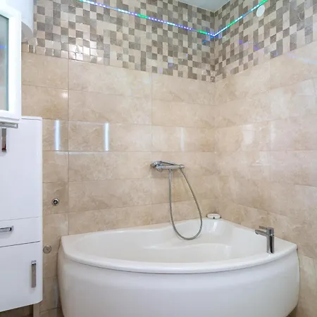 3 Bedroom Stunning In بيت للعطل